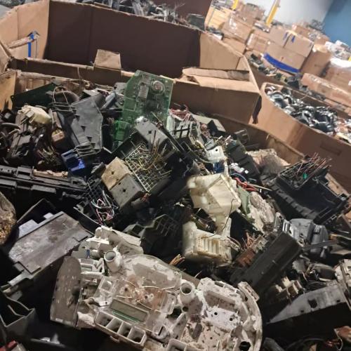 Electronic Scrap | Fuse Box Scrap 40 MT from USA Available for Export to Asia Pacific Markets