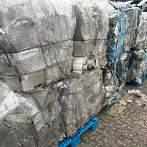 Polycarbonate | Direct Supply of 60 MT PC Extrusion Hollow Sheets – Export from Germany to Asia Pacific